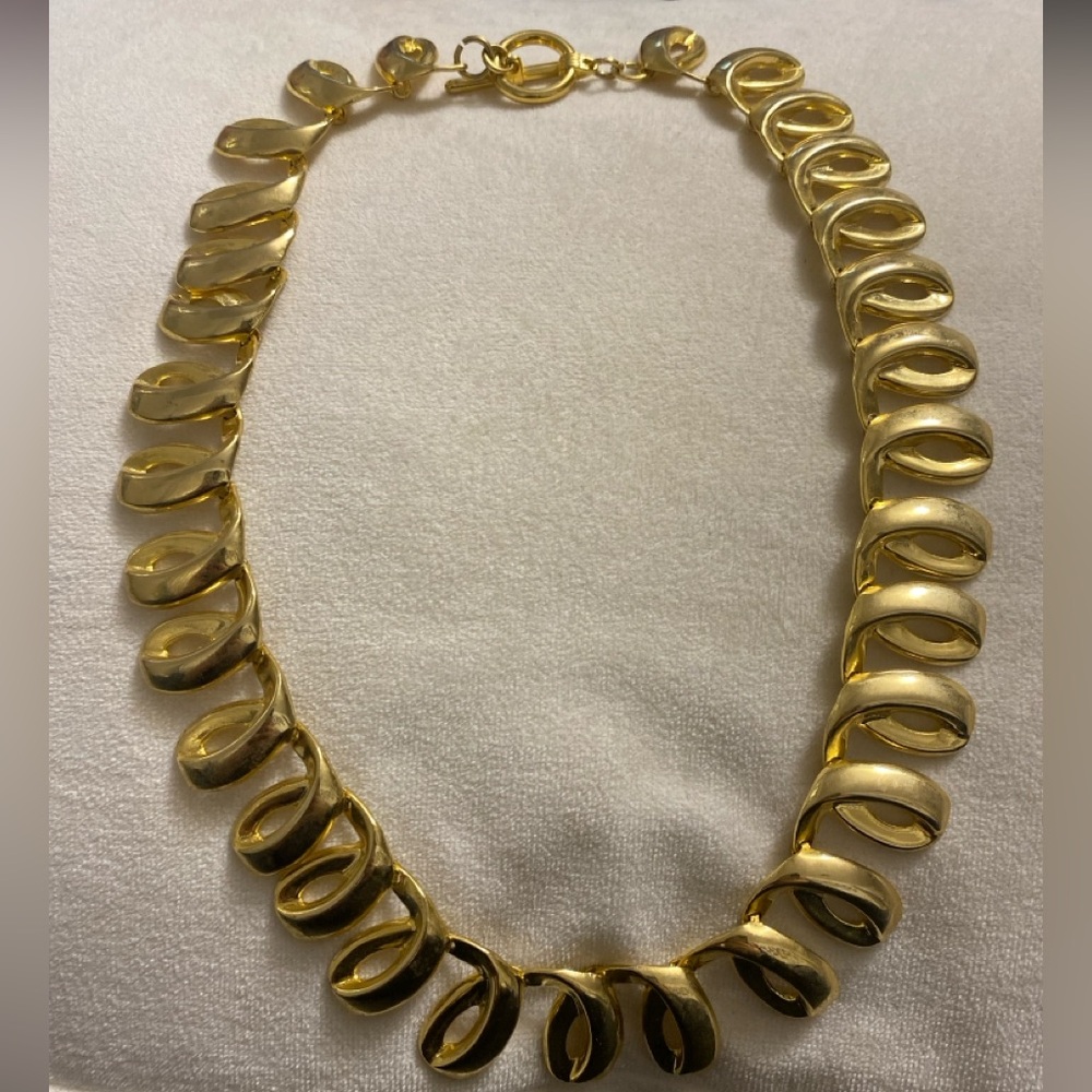 Elegant Gold Necklace